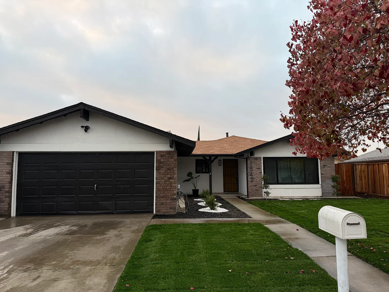 3 bed, 1202 sqft, $6,000 — Photo 1