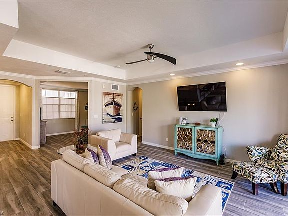 5th image of 103 SW 39th St APT 101