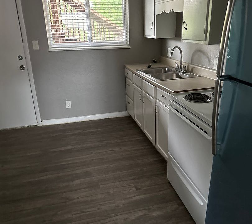 1st image of 1042 Forest Ct APT 8
