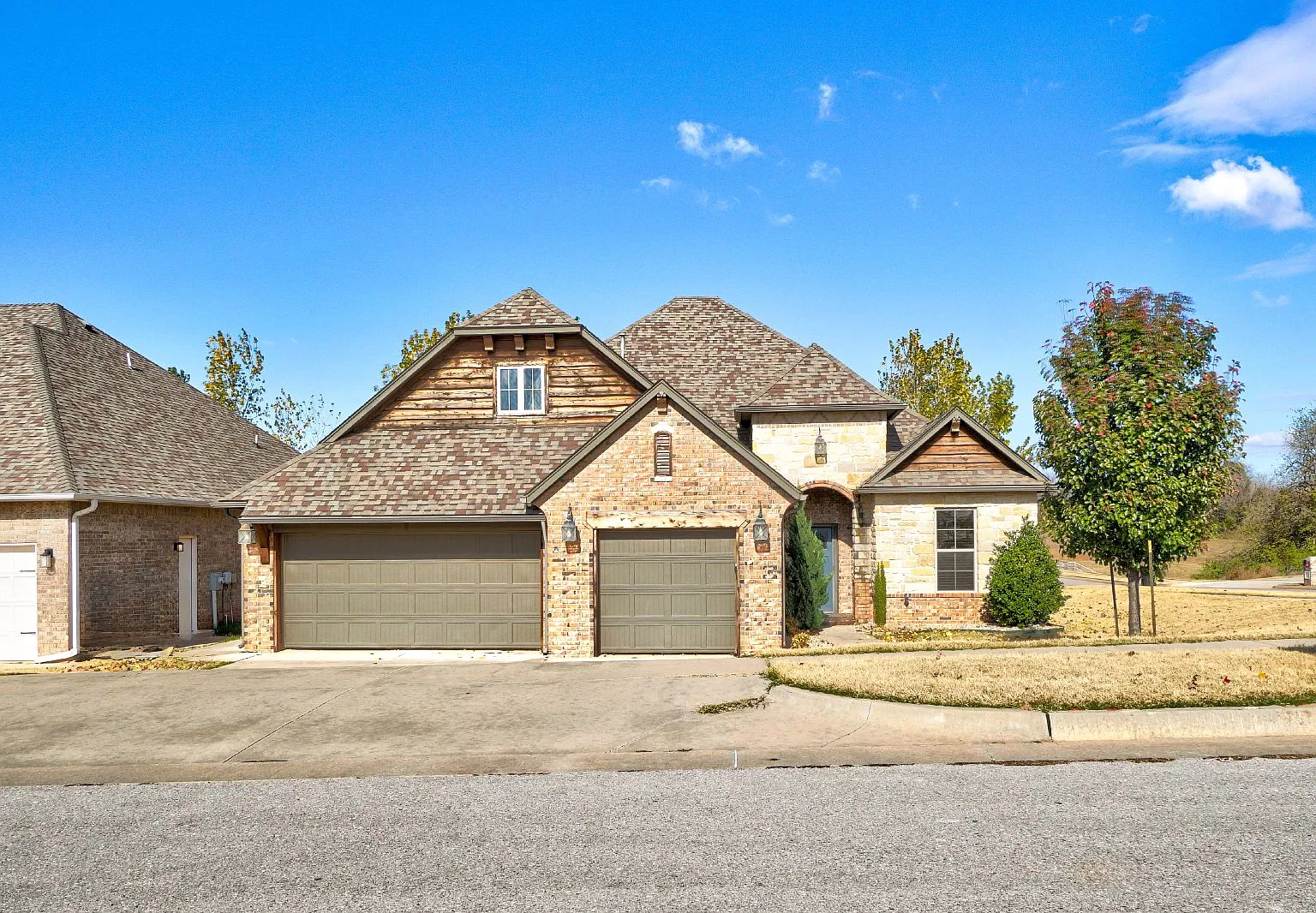 4 bed, 2.0 bath, 1978 sqft, $2,100 — Photo 3