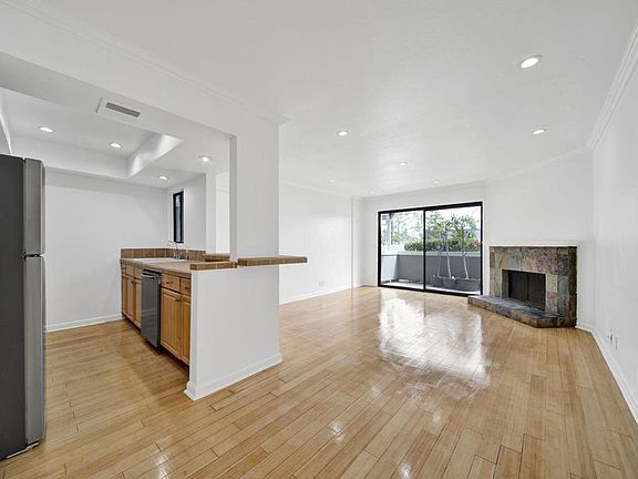 4th image of 7307 Haskell Ave APT 4