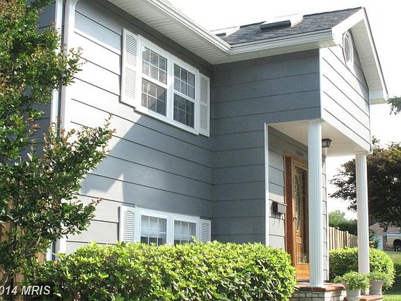 3rd image of 14307 Fairview Ln