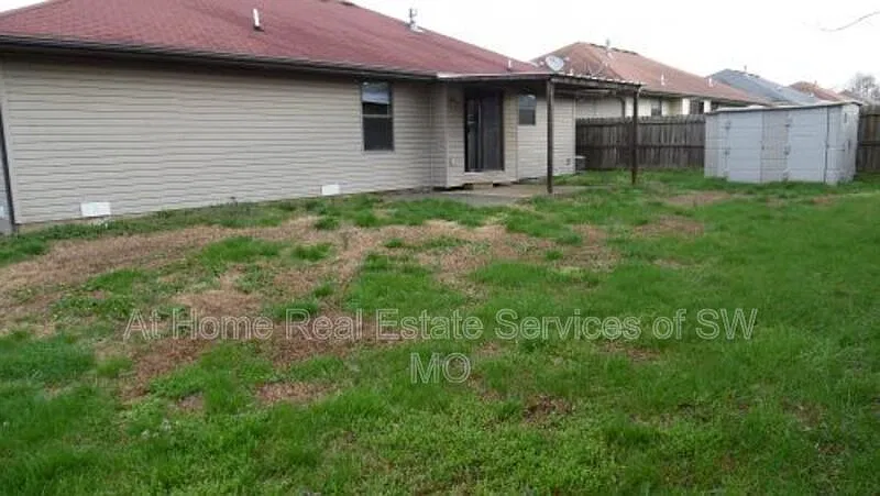 3 bed, 2.0 bath, 1131 sqft, $1,425 — Photo 3