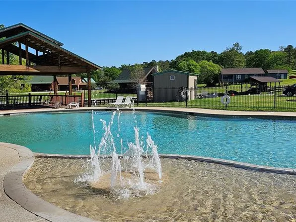 54 Hillsborough Drive, Huntsville, TX 77340