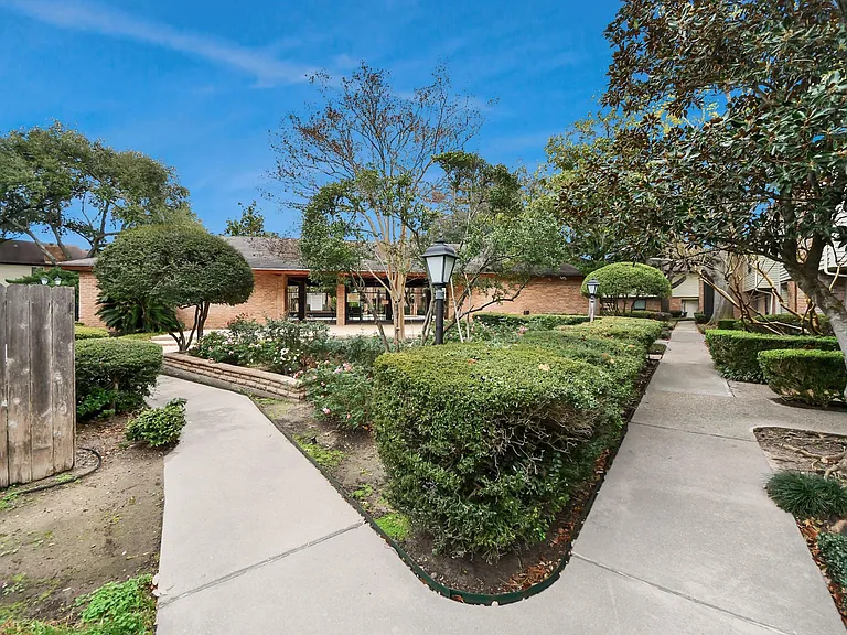 2588 Bering Dr — Photo 40