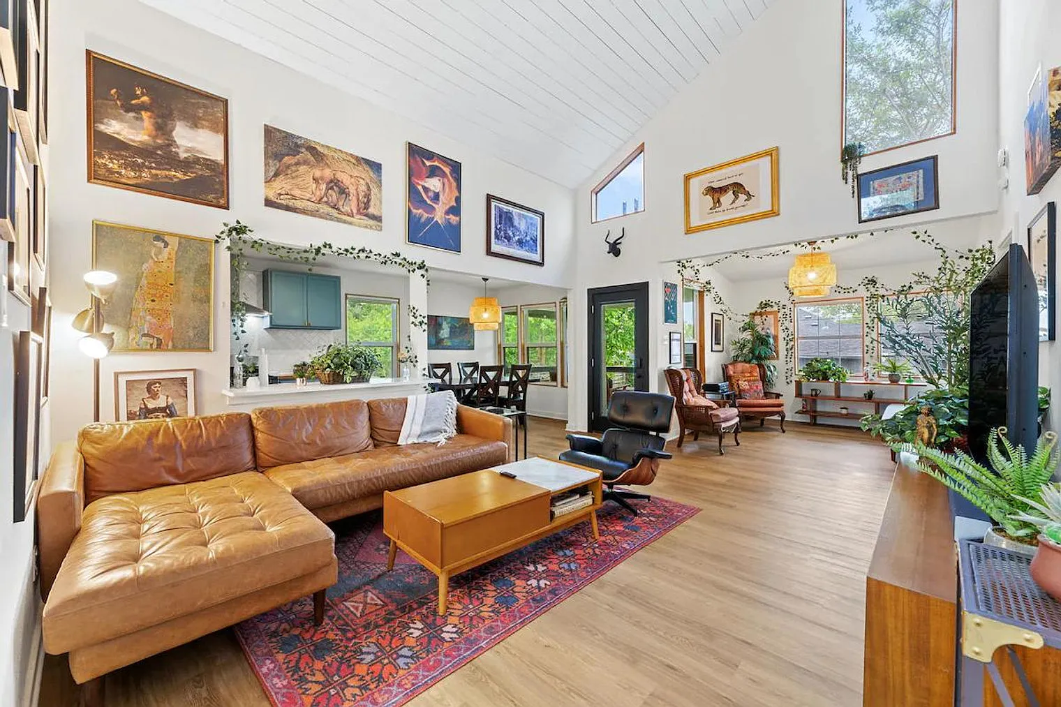 3 bed, 2.0 bath, $9,224 — Photo 3
