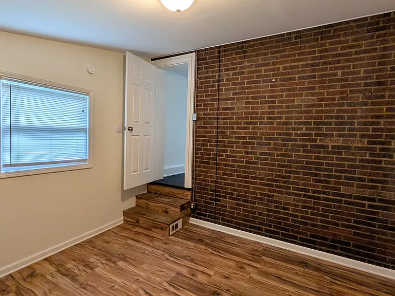 1635 Preston Ave — Photo 9