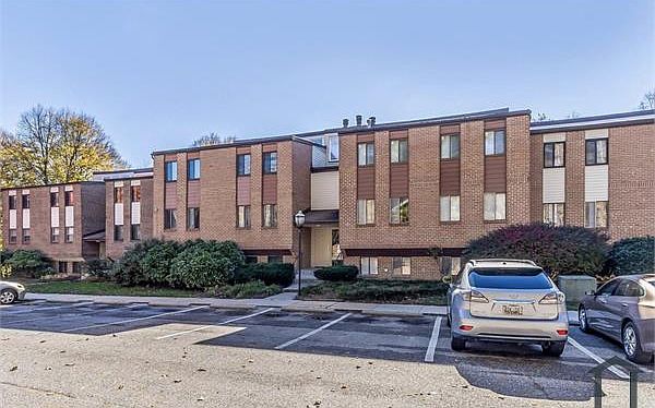 2nd image of 9 Suntop Ct #109