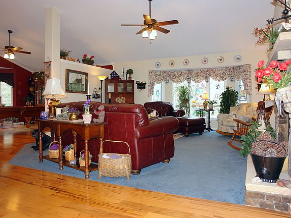 3rd image of 22 Castlebridge Ln