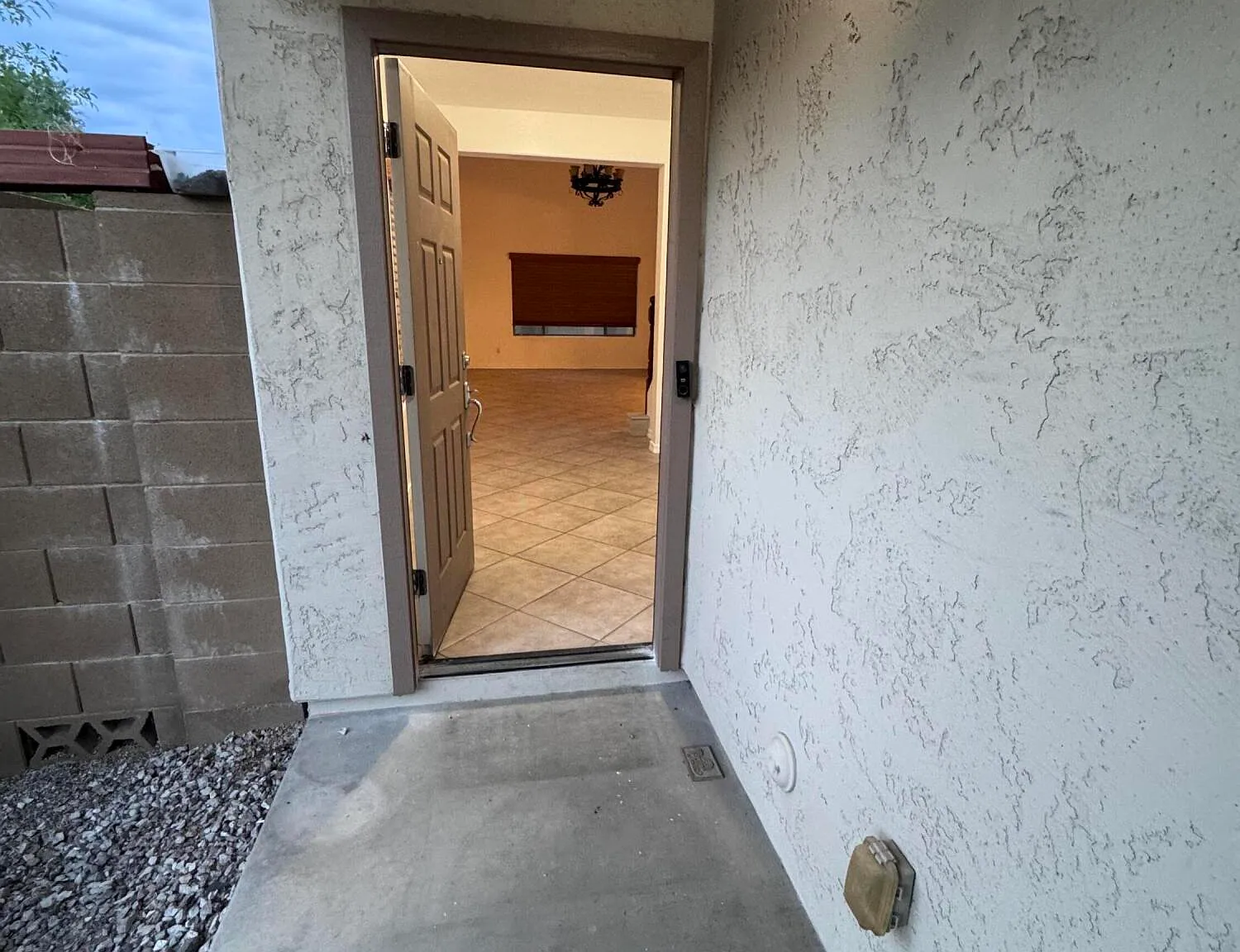 3 bed, 2.5 bath, 2093 sqft, $2,500 — Photo 4