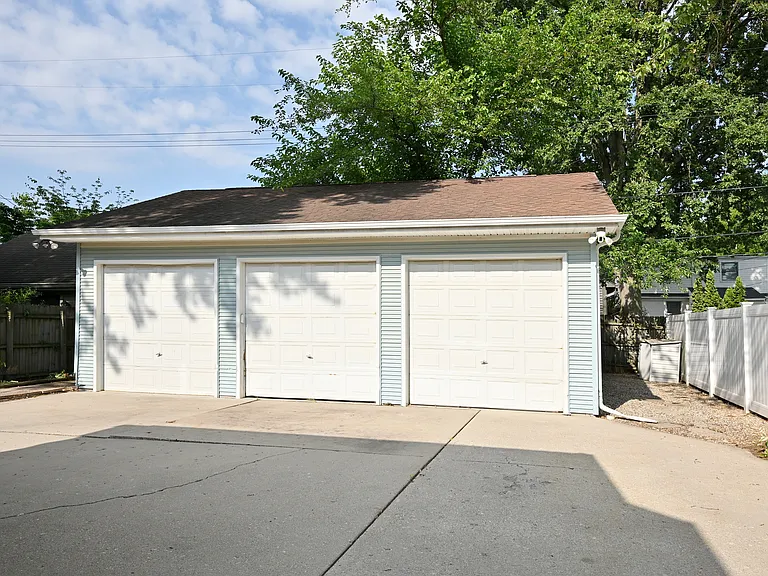 Garage (one assigned space)