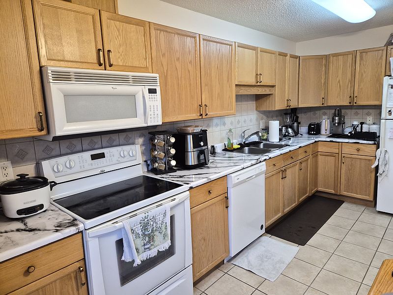 Edmonton House for rent - 3 Bedrooms — photo 4