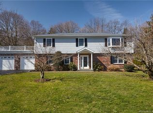 29 Regency Dr, Norwalk, CT 06851