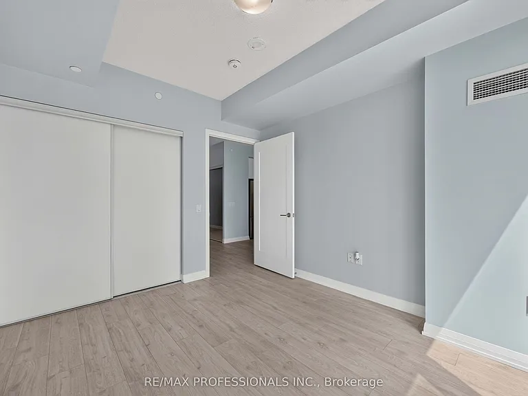 9000 Jane St #522 — Photo 18