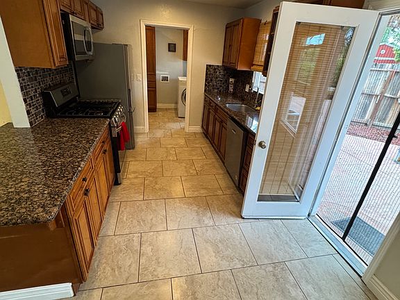 3rd image of 1120 Allen Dr