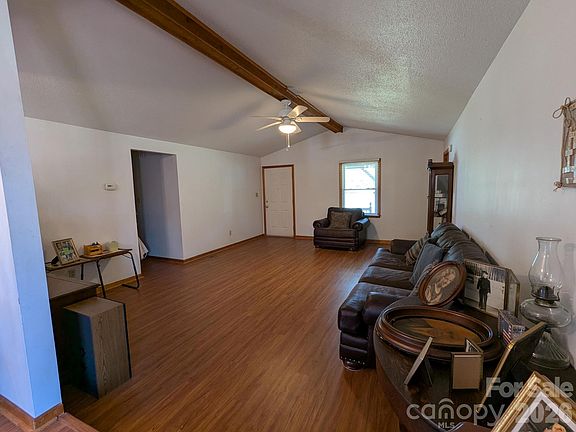 5th image of 323 Lawing St