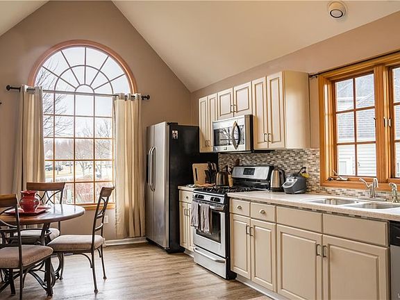 4th image of 78 Southpoint Dr