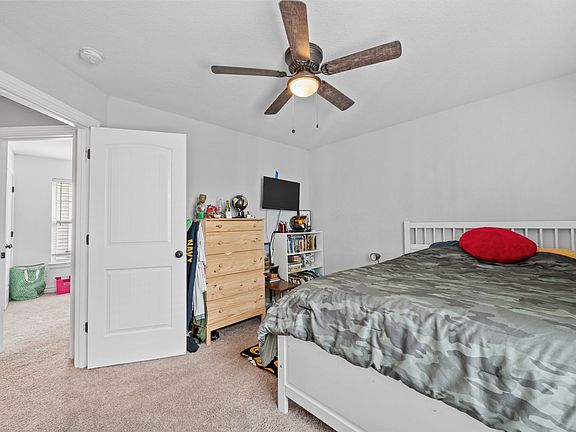 3rd image of 1442 Chesapeake Ave