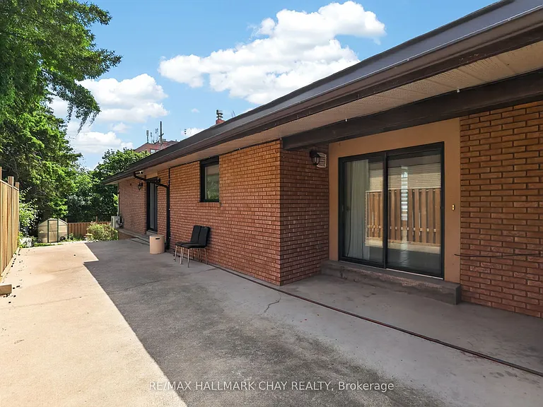 80 Beaumonde Heights Dr #UPPER — Photo 33