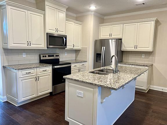 4th image of 594 Vinings Dr