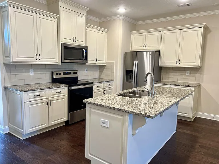 594 Vinings Dr — Photo 4