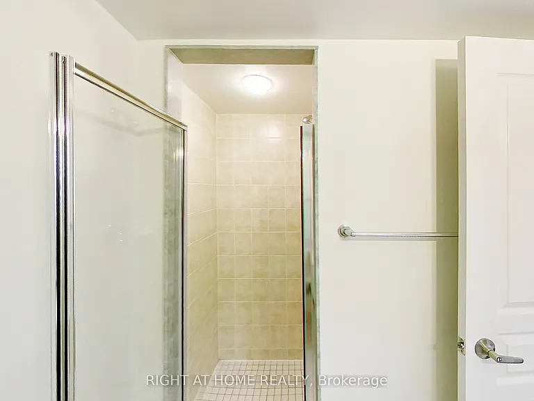 18 Yonge St #1813 — Photo 8