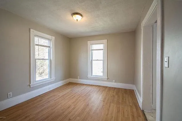 540 Livingston Avenue NE — Photo 4