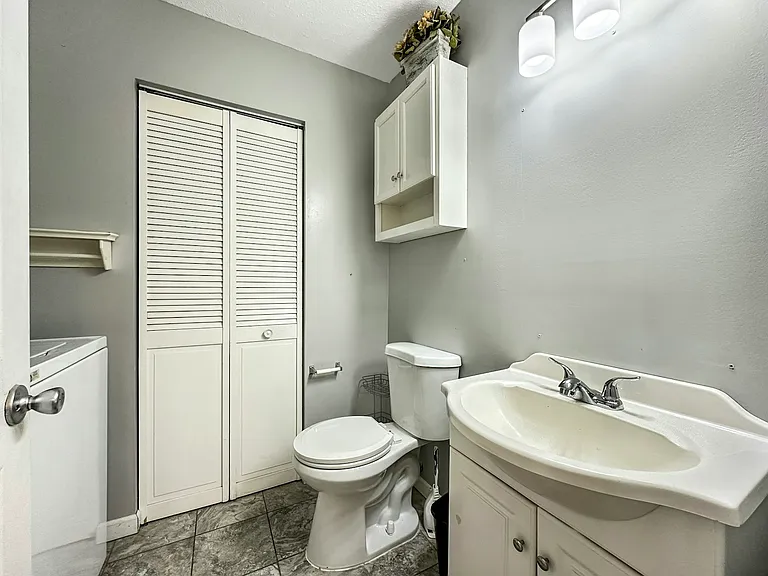 Main Floor Bath/Laundry