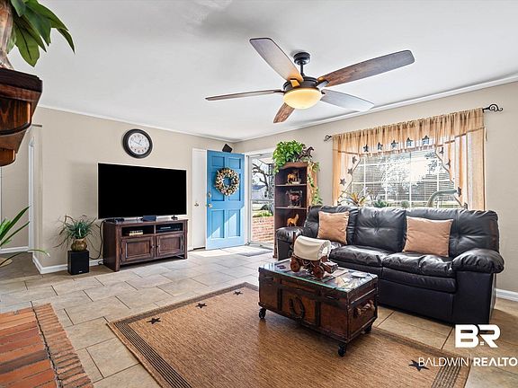 5th image of 302 W Jefferson St