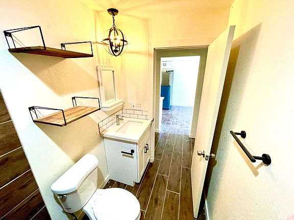 5th image of 2421 W Glenrosa Ave #B