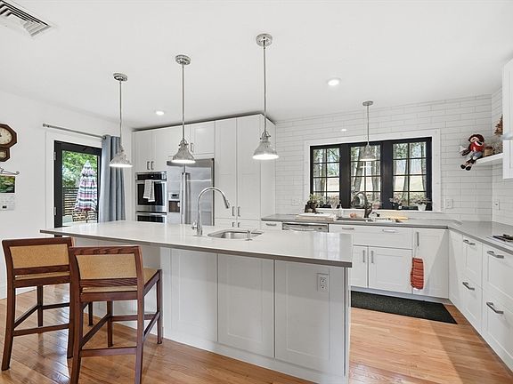 4th image of 54 Huntington Rd