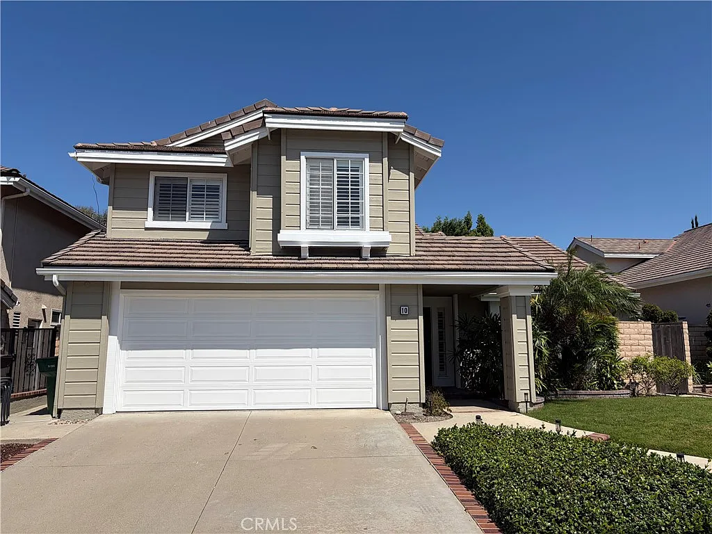 4 bed, 2.5 bath, 2411 sqft, $6,000 — Photo 3