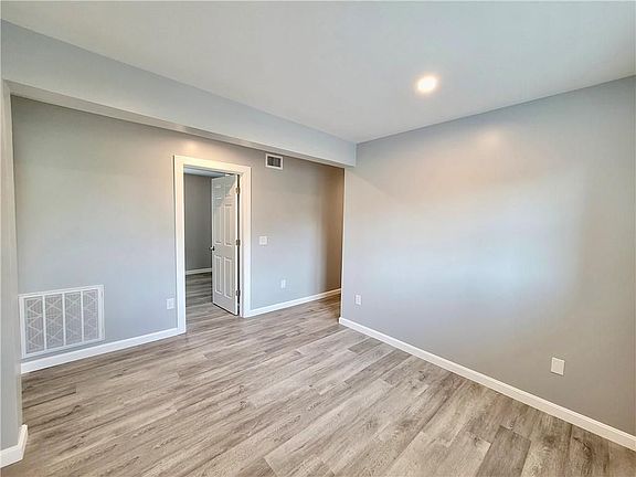 4th image of 527 Charles St Unit 2