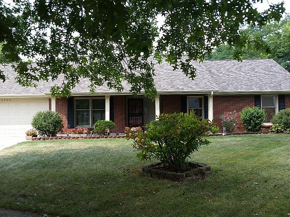 3rd image of 3905 Sweetbriar Cir