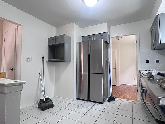 4th image of 18-00 Clintonville St Floor 1