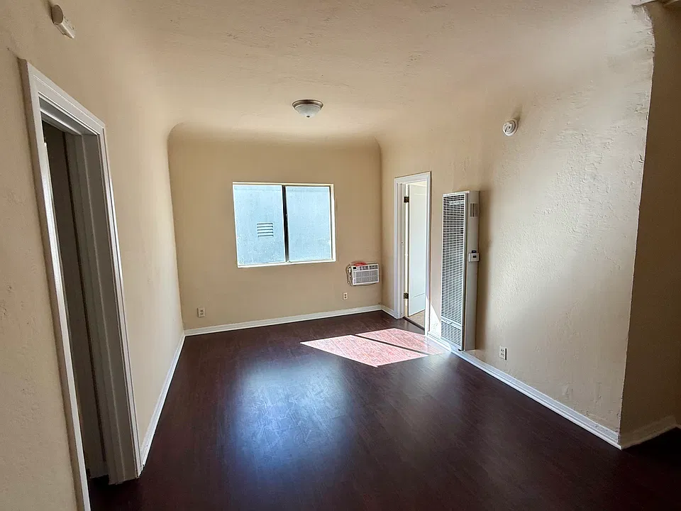 954 S Ardmore Ave #215