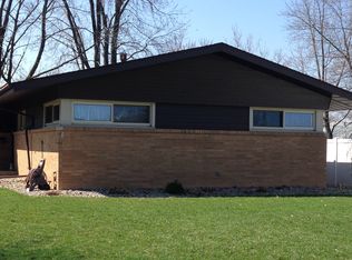 417 Hager Dr, Gibson City, IL 60936