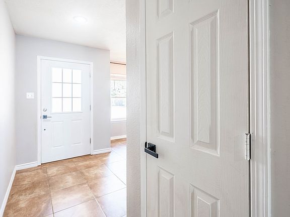 3rd image of 5003 Rainbow Rd