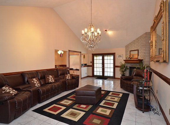 2nd image of 2045 Toluca Dr