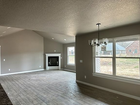 4th image of 504 Pioneer Ln