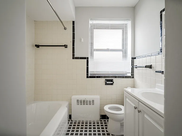 Bathroom 7347-G