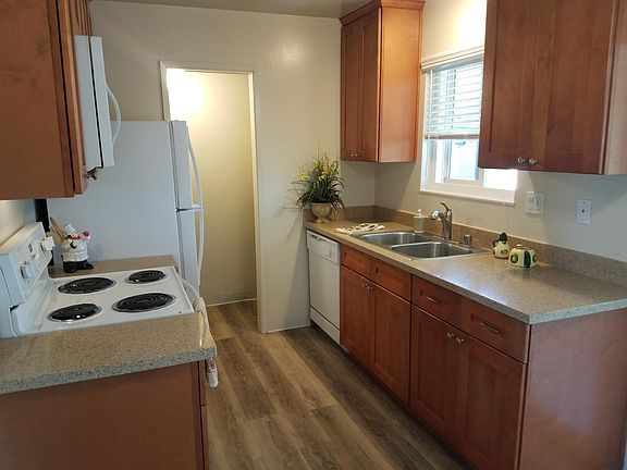 3rd image of 7406 Rainbow Dr