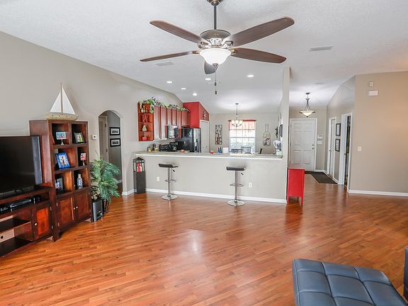 4th image of 2480 Royal Pointe Dr