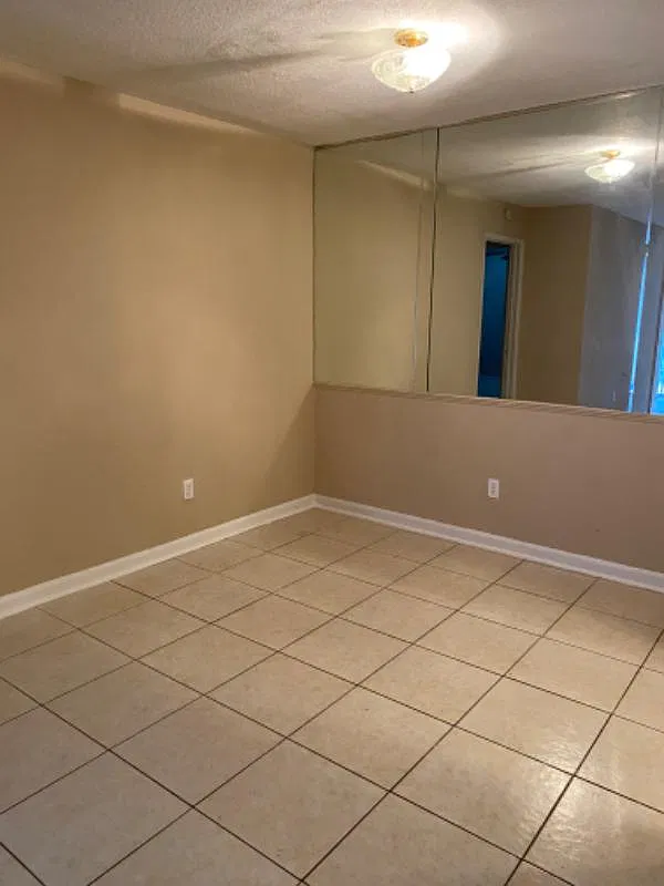 2 bed, 1068 sqft, $1,300 — Photo 3