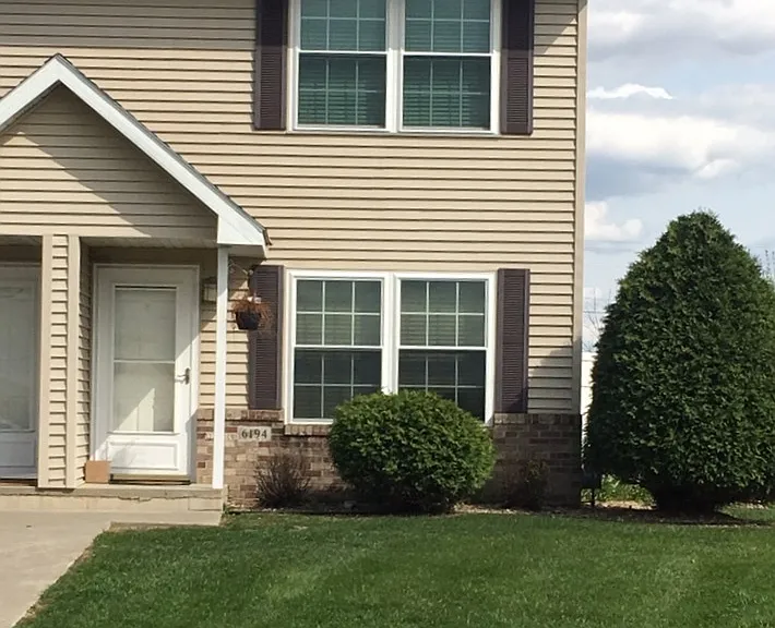 6194 S Pointe Dr SW — Photo 1
