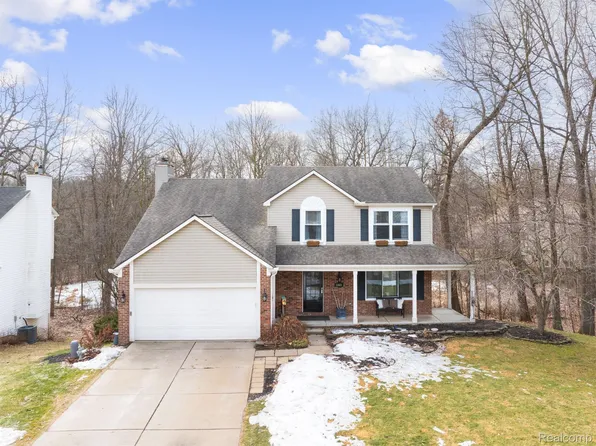 1069 Walloon Way, Lake Orion, MI 48360