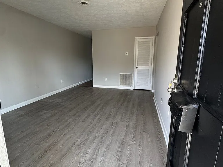 208 Watson St — Photo 8