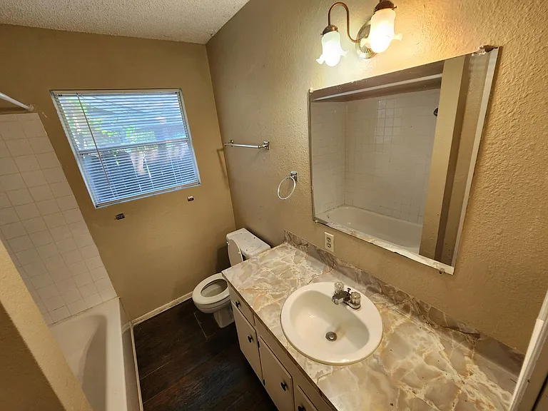 608 1/2 Genard St #B — Photo 16