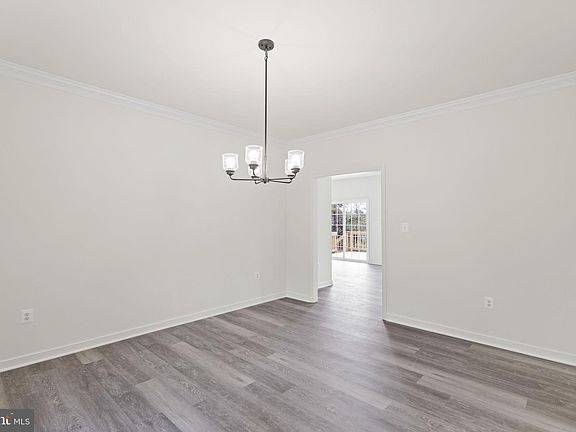 4th image of 285 Lake Forest Dr