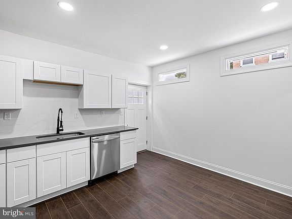 4th image of 221 N Harrison St